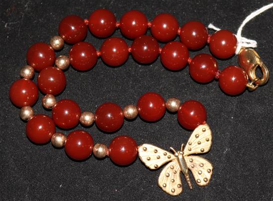 A 9ct gold and carnelian bead and butterfly necklace, 15in.